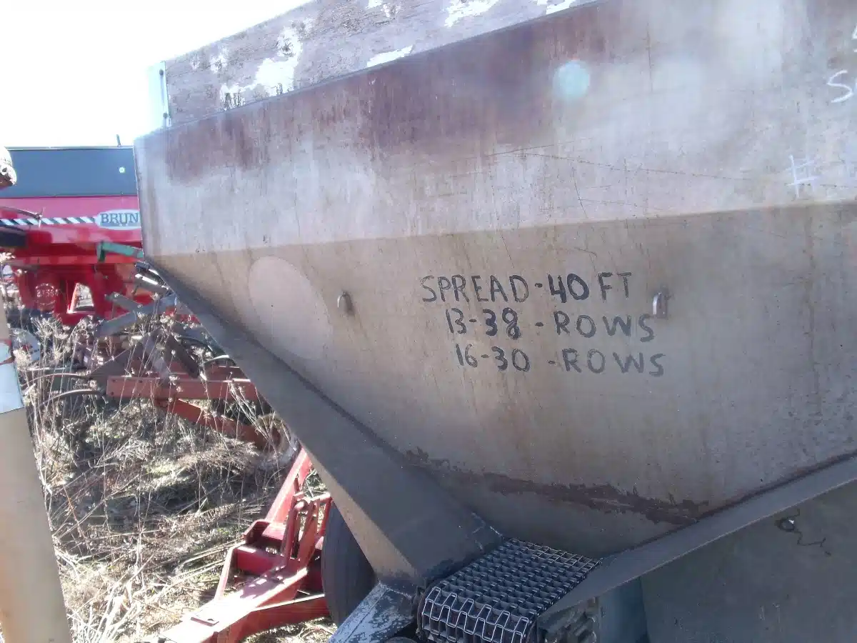 Tyler 6 Ton Spreader - Fertilizer